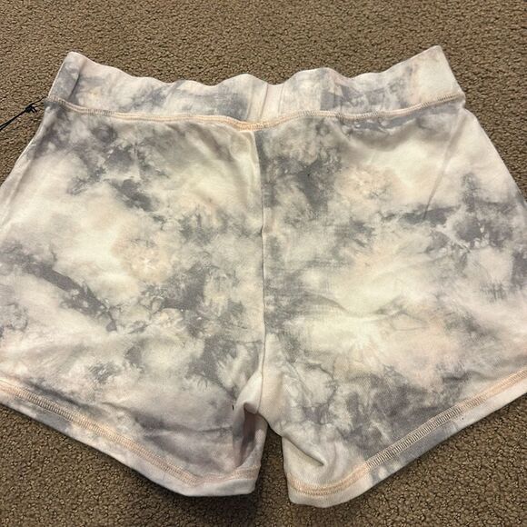 Strut This Women’s Sweatshirt and Shorts Tie Dye Matching Set - One Size - Picture 8 of 8